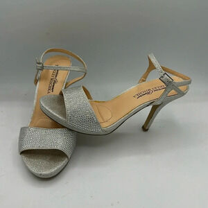 women's silver sparkly rhinestone American Glamour Badgley Mischka heels size 6